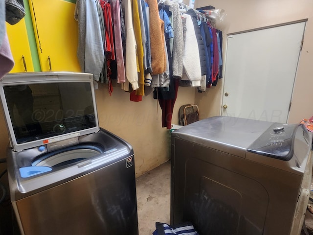 2706 Magnolia St, Amarillo, TX 79107 - washroom featuring independent washer and dryer