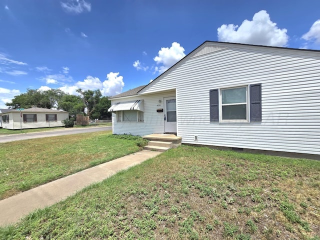 4301 S Washington St, Amarillo, TX 79110 - view of front of property featuring a front yard