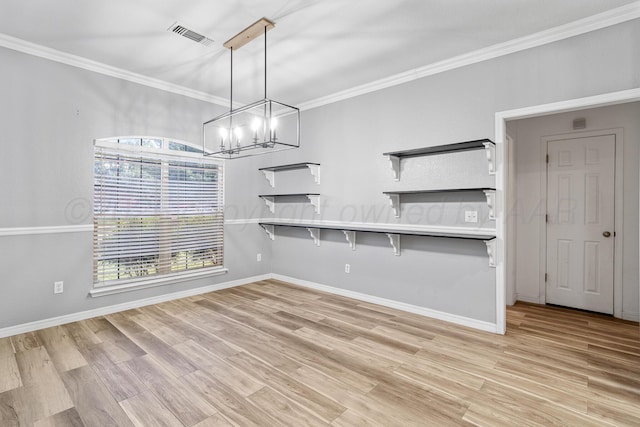 9317 Shylana Ave, Amarillo, TX 79119 - kitchen featuring a chandelier, light wood finished floors, crown molding, and a breakfast bar area