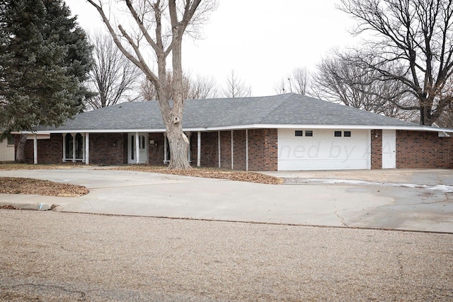 view of front of house featuring a garage