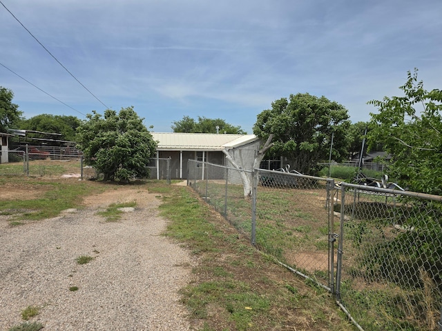 1313 Skyline Dr, Amarillo, TX 79108 - view of yard with driveway