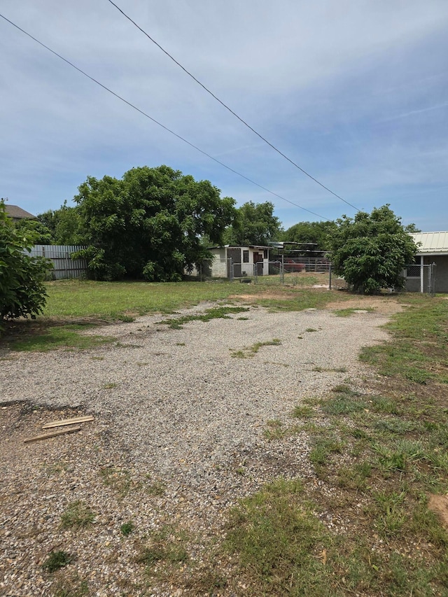 1313 Skyline Dr, Amarillo, TX 79108 - view of yard