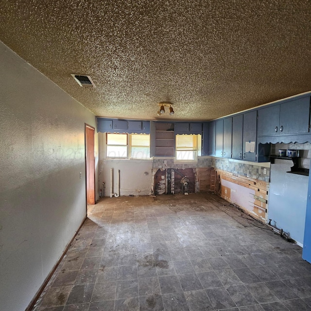 1206 Durrett Ave, Dumas, TX 79029 - kitchen featuring a textured ceiling