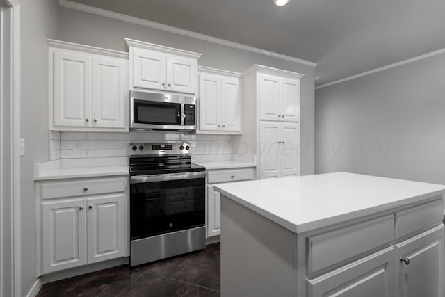 7602 Castleman Rd, Amarillo, TX 79119 - kitchen featuring stainless steel appliances, ornamental molding, backsplash, light countertops, and recessed lighting