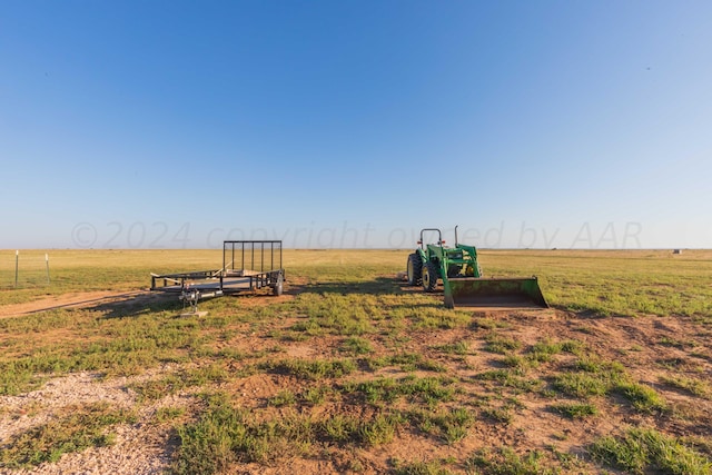 view of yard featuring a rural view