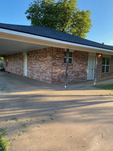 710 Bradford St, Memphis, TX 79245 - photo 1