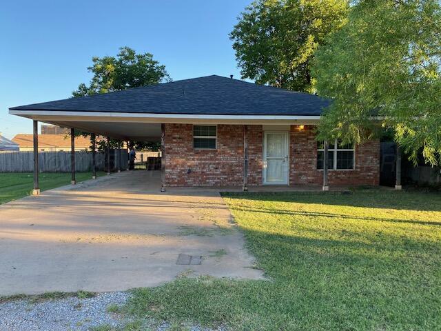 710 Bradford St, Memphis, TX 79245 - photo 3