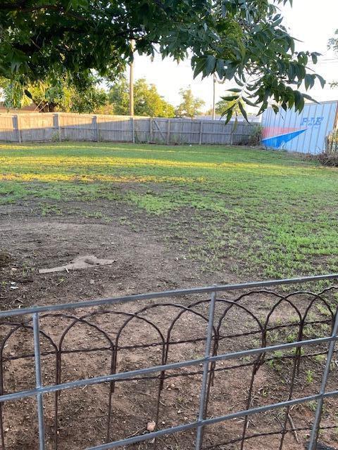 710 Bradford St, Memphis, TX 79245 - photo 18
