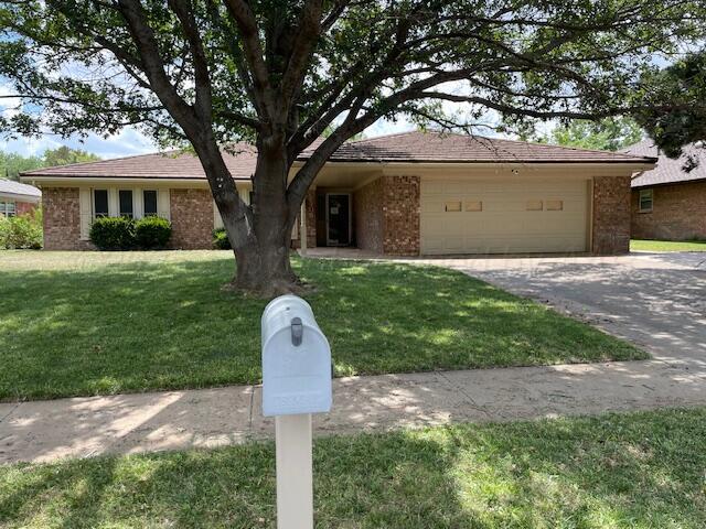 6509 Oakhurst Dr, Amarillo, TX 79109 - photo 1