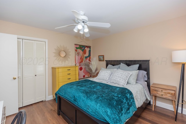 1506 S Alabama St, Amarillo, TX 79102 - bedroom with wood finished floors, a closet, baseboards, and ceiling fan