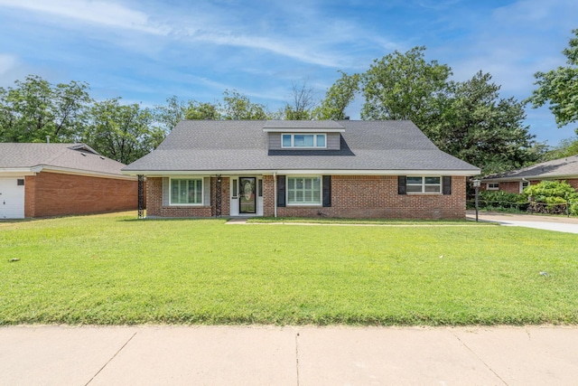 view of front facade with a front lawn