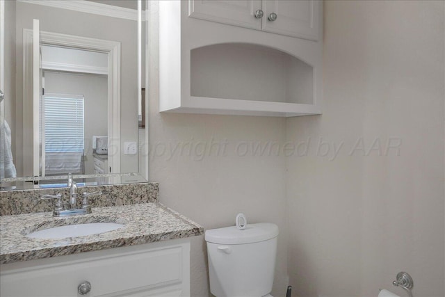 19550 Saddlehorn Rd, Amarillo, TX 79119 - half bathroom featuring toilet, vanity, and crown molding