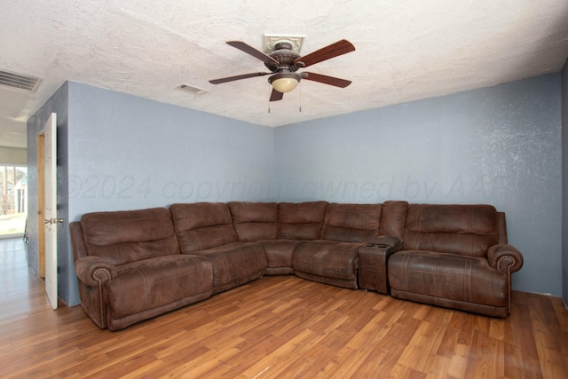 637 N Sumner St, Pampa, TX 79065 - living area with light wood finished floors, ceiling fan, and a textured ceiling