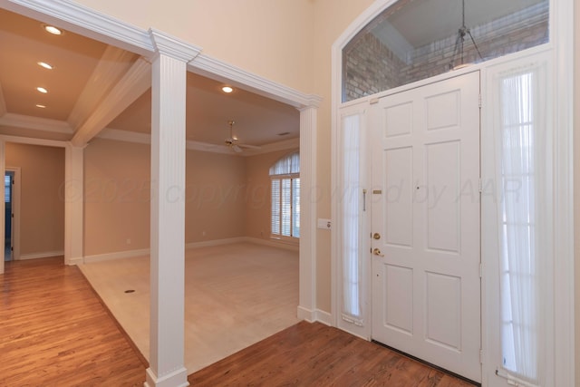 entrance foyer with hardwood / wood-style floors, crown molding, and ceiling fan