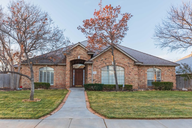 view of front of home with a front lawn