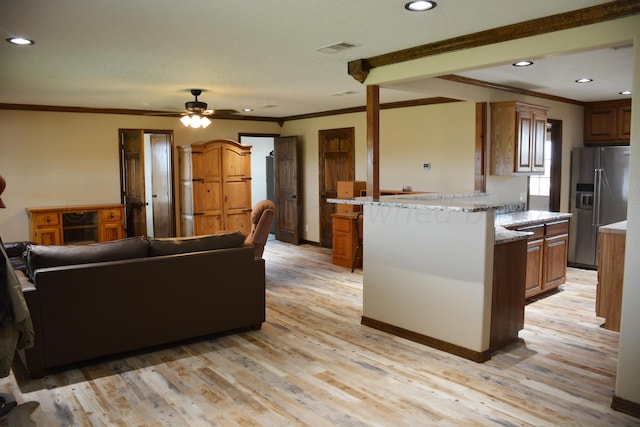 kitchen with ceiling fan, stainless steel fridge with ice dispenser, light wood-type flooring, and kitchen peninsula