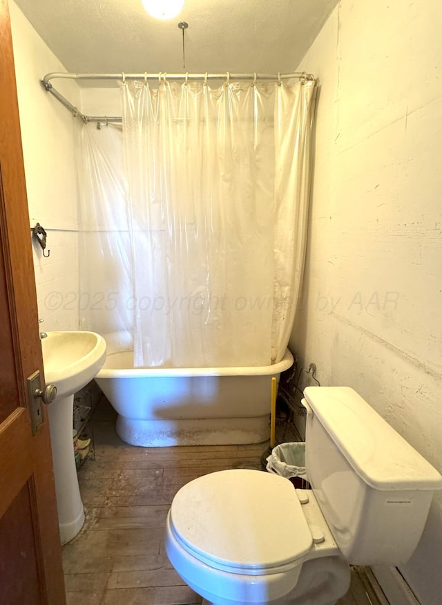 bathroom with toilet and shower / bath combo