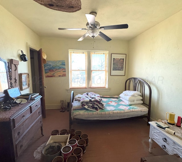 bedroom featuring ceiling fan