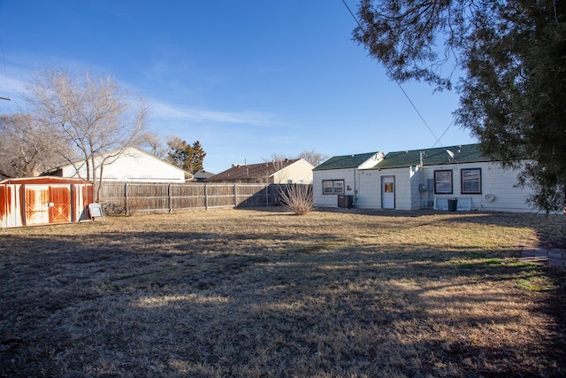 1928 Cherry St, Amarillo, TX 79106 - fenced backyard featuring a shed