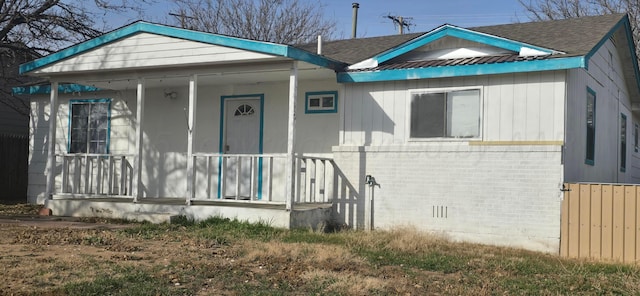 view of front of home with covered porch