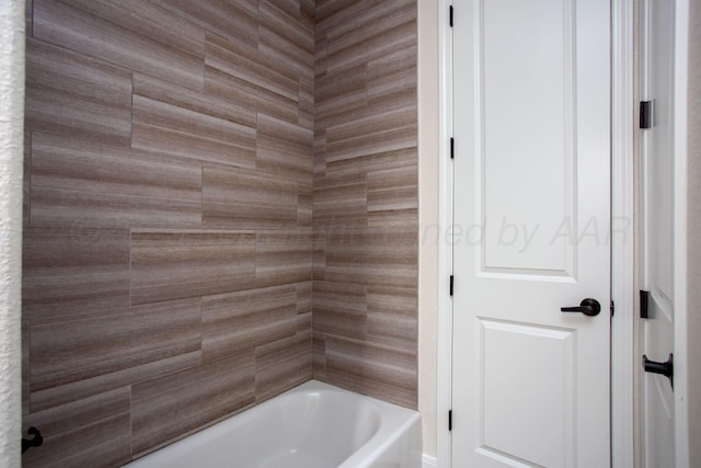9407 Kori Dr, Amarillo, TX 79119 - full bathroom with washtub / shower combination
