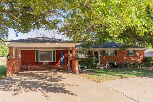 view of front of house with a front lawn