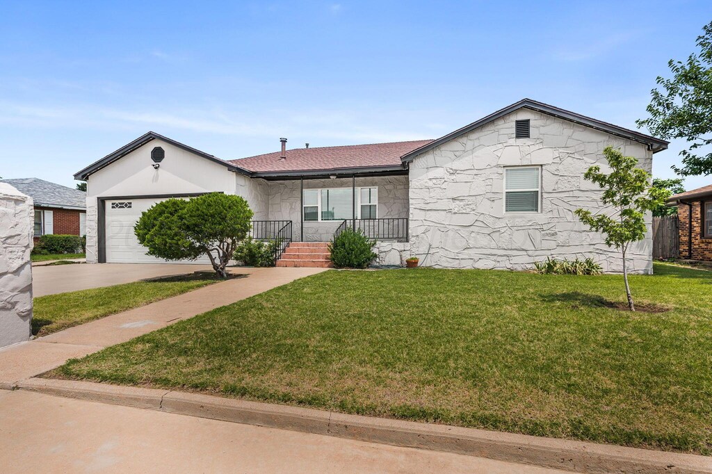 302 N Bryan St, Borger, TX 79007 - photo 1