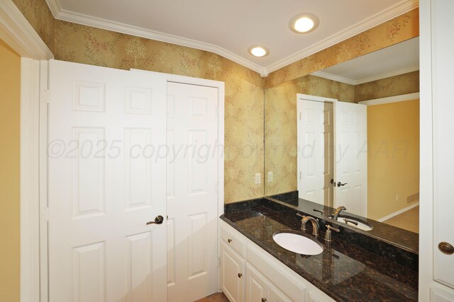 18 Didrickson Ln, Amarillo, TX 79124 - bathroom featuring wallpapered walls, vanity, crown molding, and recessed lighting