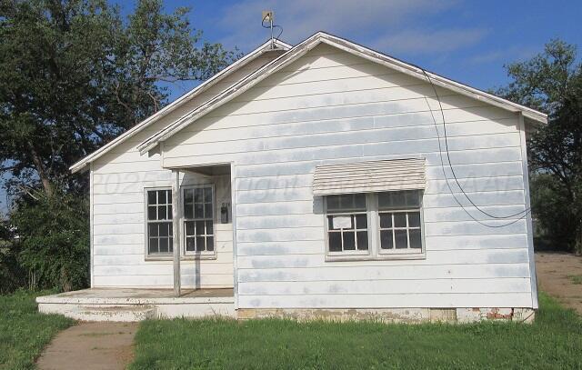413 N Bowie Ave, Tulia, TX 79088 - view of side of property
