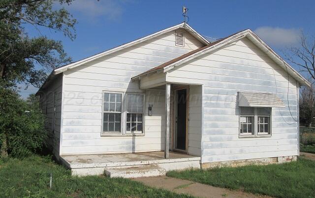 413 N Bowie Ave, Tulia, TX 79088 - view of front of home