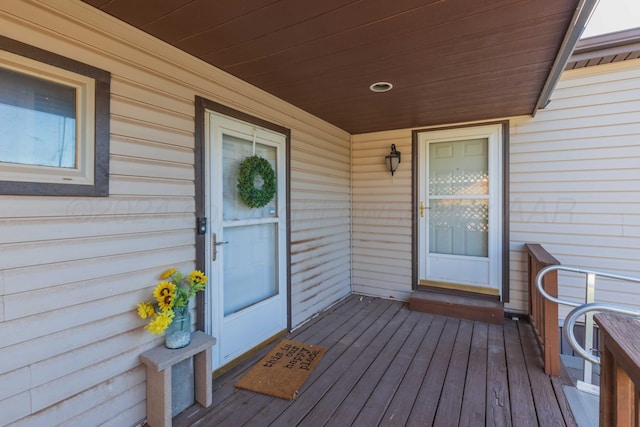 doorway to property with covered porch