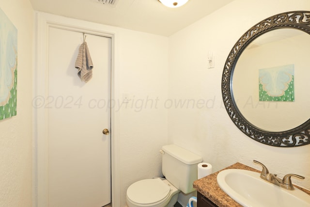 4112 S Monroe St, Amarillo, TX 79110 - half bath featuring vanity and toilet