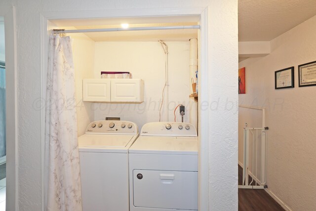 4112 S Monroe St, Amarillo, TX 79110 - laundry area featuring washing machine and dryer, baseboards, dark wood finished floors, and a textured wall
