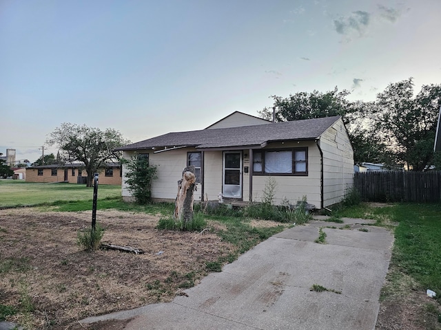 view of front of home with a front lawn