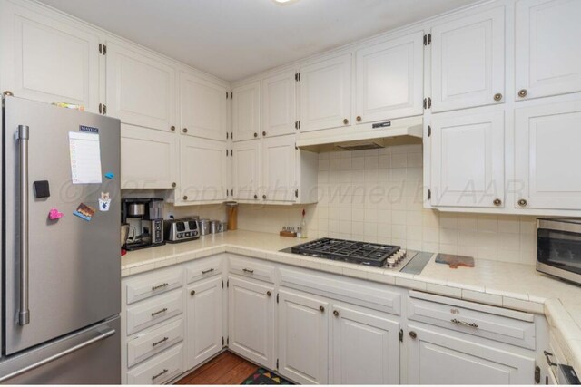 6102 Calumet Rd, Amarillo, TX 79106 - kitchen featuring stainless steel appliances, under cabinet range hood, and white cabinets