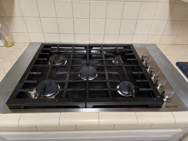 6102 Calumet Rd, Amarillo, TX 79106 - kitchen view of black gas cooktop and decorative backsplash