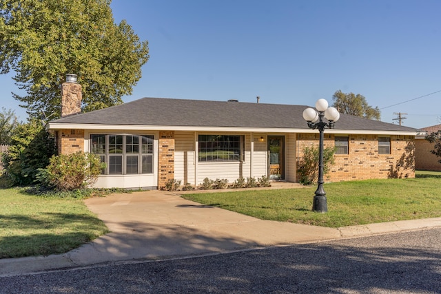 ranch-style house featuring a front lawn