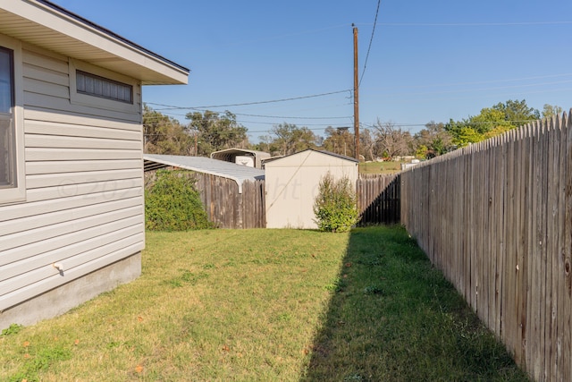 view of yard with a storage unit