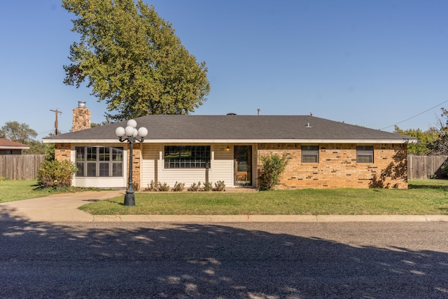 single story home featuring a front yard