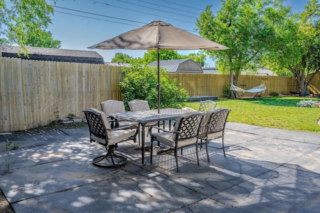 2211 N Aspen Dr, Pampa, TX 79065 - view of patio featuring outdoor dining space