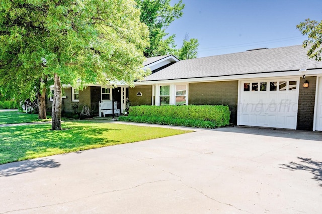 2211 N Aspen Dr, Pampa, TX 79065 - single story home featuring brick siding, an attached garage, driveway, and a front lawn