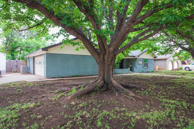 3301 Palmetto Trl, Amarillo, TX 79106 - ranch-style house featuring central air condition unit and concrete driveway