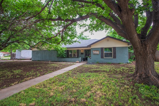 3301 Palmetto Trl, Amarillo, TX 79106 - ranch-style home featuring brick siding and a front lawn