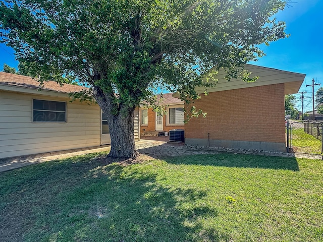 1705 Takewell St, Borger, TX 79007 - view of yard featuring cooling unit