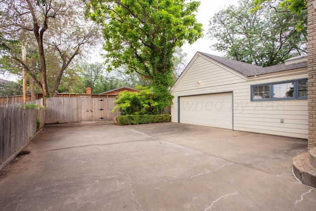 4321 Emil Ave, Amarillo, TX 79106 - garage with driveway