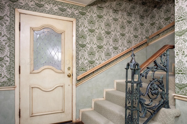 4321 Emil Ave, Amarillo, TX 79106 - entryway featuring wallpapered walls and stairway