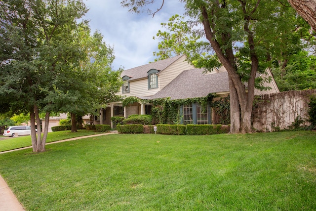 view of front of property with a front lawn