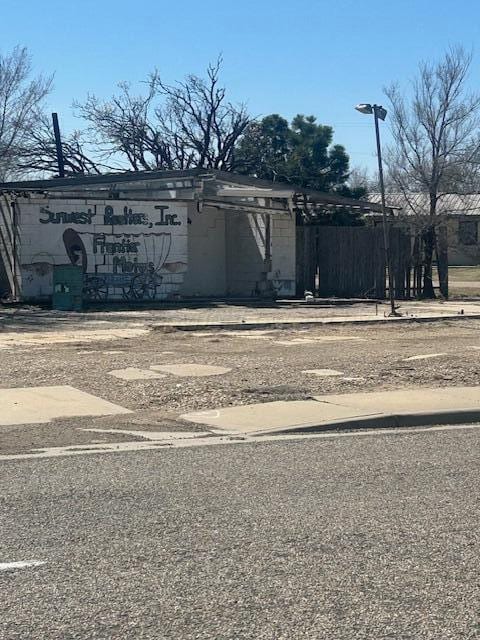 204 N Vine St, Claude, TX 79019