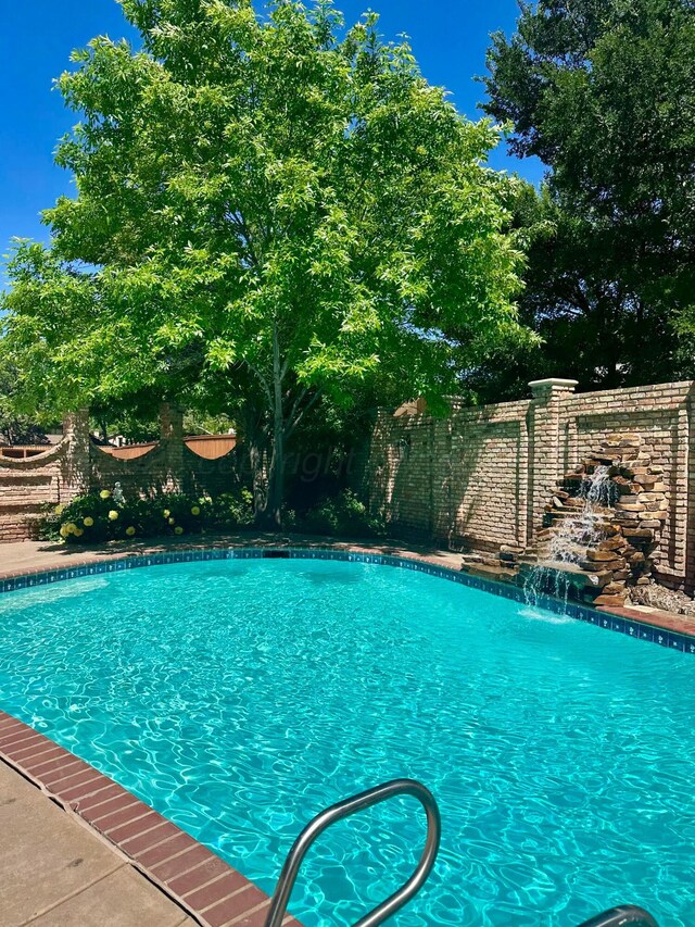 3511 Kensington Pl, Amarillo, TX 79121 - swimming pool with a fenced backyard