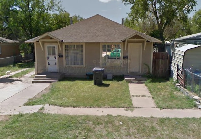 bungalow-style house with a front yard